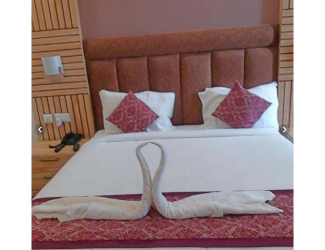 Paras Inn, *